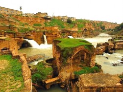 مدينه يجري من تحتها الماء ( سبحان الله ) مدينه يجري من تحتها الماء ( سبحان الله )